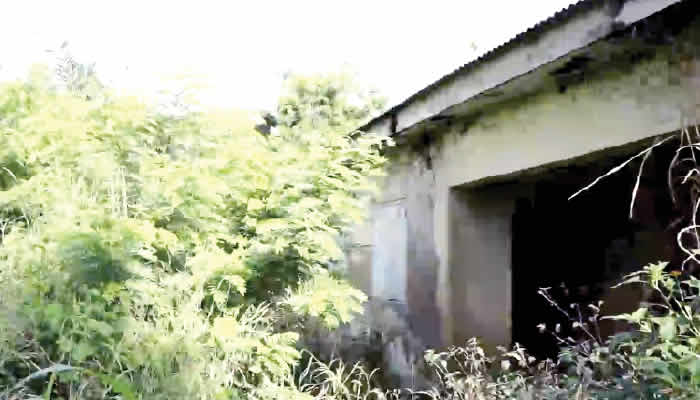 An-angle-of-the-decaying-health-centre