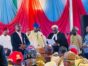 Prof.-Yilwatda-Nentawe-takes-the-oath-of-office-as-APC-substantive-National-Chairman-960x720