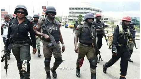 Polixce-officers_1782997611